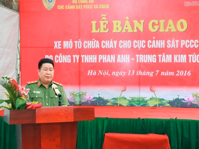 Trung tướng Bùi Văn Thành, Thứ trưởng Bộ Công an phát biểu tại buổi Lễ bàn giao.