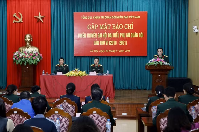 Quang cảnh buổi gặp mặt báo chí