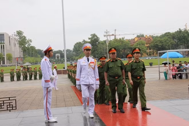 Thiếu tướng Hoàng Quốc Định Cùng CBCS Cảnh sát PCCC báo công dâng Bác