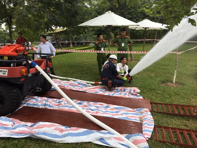 Xe đặc chủng tham gia CNCH và chữa cháy trên mọi địa hình