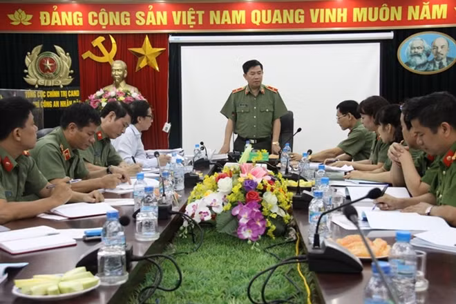 Thiếu tướng, PGS, TS Trần Vi Dân phát biểu tại buổi tọa đàm