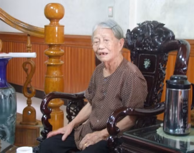 Cụ Võ Thị Thanh kể lại sự việc khi được Thượng úy Trường vào cứu