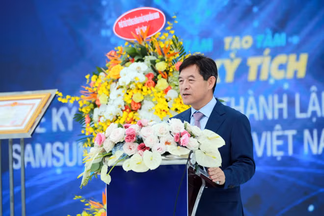 Ông Shim Won Hwan - Tổng Giám đốc Samsung Việt Nam phát biểu tại buổi lễ.