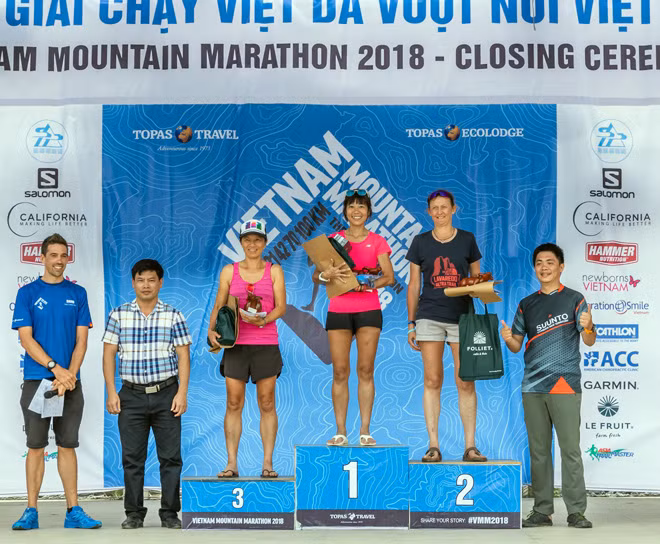 Thành tích 100km nữ: 1. Evelyn Lek (Singapore); 2. Nathalie Cochet (France); 3. Hoa Banh (Australia)