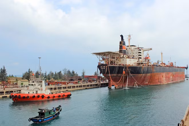 FSO Chí Linh khi được đưa về DQS sửa chữa vào tháng 4-2018.
