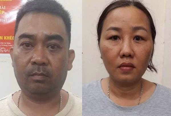 Hưng và vợ tại cơ quan Công an.