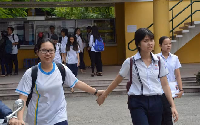 Vui vẻ ra về.