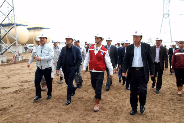 Đoàn công tác đi kiểm tra thực tế công trường NMNĐ Thái Bình 2. Đoàn công tác đi kiểm tra thực tế công trường NMNĐ Thái Bình 2.