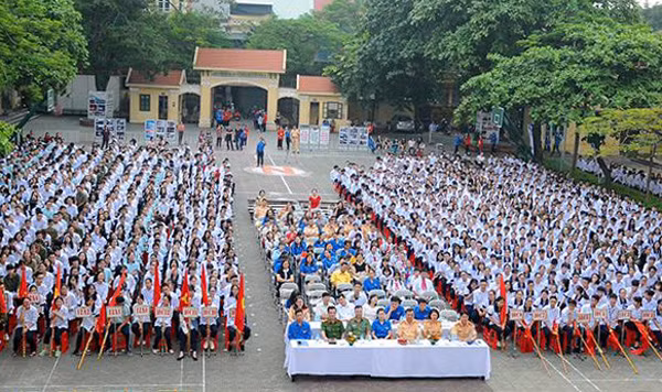 Một buổi tuyên truyền, phát động học sinh tham gia bảo đảm trật tự an toàn giao thông tại trường THPT Ngô Quyền. Một buổi tuyên truyền, phát động học sinh tham gia bảo đảm trật tự an toàn giao thông tại trường THPT Ngô Quyền.