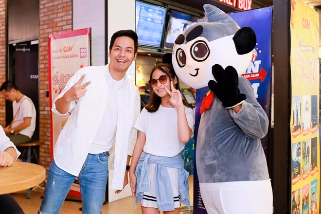 MC Phan Anh đưa bé Bo (tên thật là Bảo Anh) đến từ rất sớm. Anh cho biết hai bố con rất mong chờ ngày đầu tiên chú khỉ Monta cùng những người bạn lên màn ảnh. Bé Bo ấn tượng đặc biệt với dáng vẻ thông minh và tinh nghịch của Monta nên rất háo hức khi trở thành một trong những khán giả đầu tiên của series tại Thủ đô.