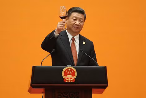 Chủ tịch Trung Quốc Tập Cận Bình chào đón các lãnh đạo tham gia diễn đàn “Một Vành đai, Một Con đường” tại Đại lễ đường Nhân dân ở Bắc Kinh vào ngày 14-5-2017.