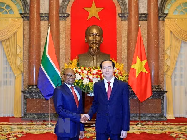 Chủ tịch nước Trần Đại Quang tiếp ngài Mpetjame Kgaogelo Lekgoro, Đại sứ Nam Phi tại Việt Nam đến trình Quốc thư.