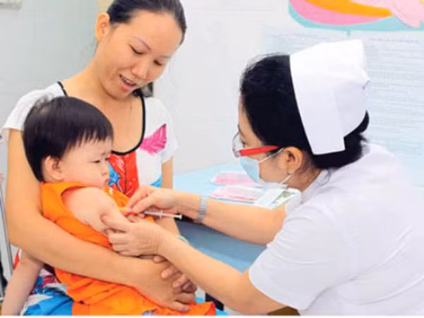 Tiêm vaccine để phòng dịch bệnh. Tiêm vaccine để phòng dịch bệnh.