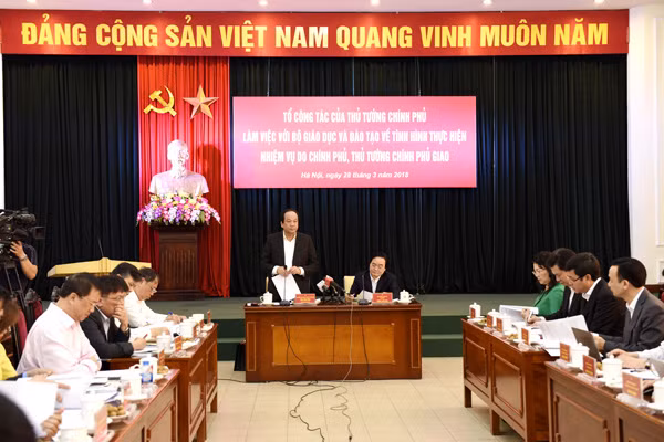 Bộ trưởng, Chủ nhiệm Văn phòng Chính phủ Mai Tiến Dũng đề nghị Bộ GD &ĐT đổi mới quyết liệt hơn nữa các thủ tục hành chính. Ảnh: Xuân Trung.