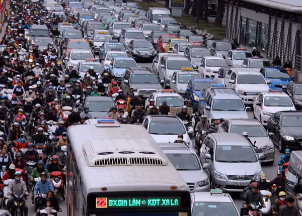 Ùn tắc giao thông vẫn là bài toán nan giải của Hà Nội. Ảnh: CTV.