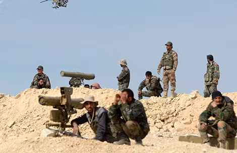 Quân đội Syria bên ngoài tỉnh Idlib.