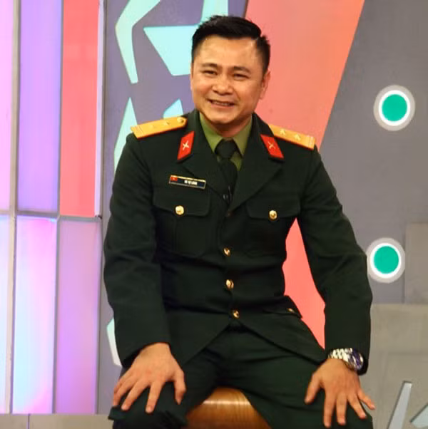 NSND Tự Long, Phó Giám đốc Nhà hát Chèo Quân đội. NSND Tự Long, Phó Giám đốc Nhà hát Chèo Quân đội.