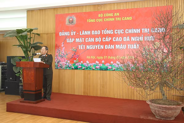 Trung tướng Nguyễn Thanh Nam phát biểu tại buổi gặp mặt.