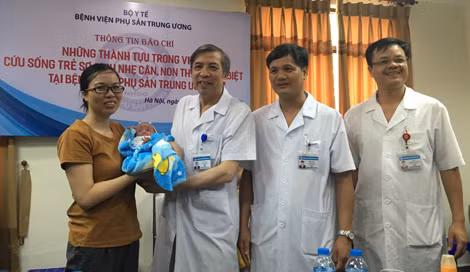 Bé Gấu ra viện. Bé Gấu ra viện.