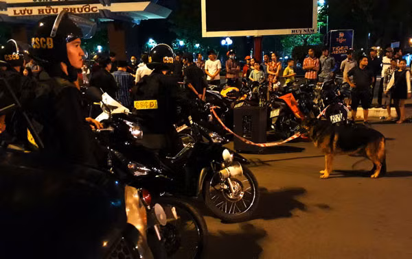 Lực lượng Công an TP Cần Thơ ra quân đảm bảo an toàn trong những ngày đội tuyển U23 thi đấu.