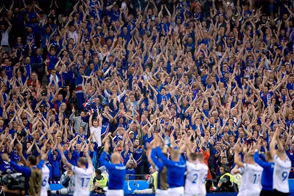 Theo thống kê của Sport Bible, có đến 99,6% người dân Iceland đã ngồi trước máy thu hình để xem trận đấu giữa Iceland và Argentina vừa qua. Đó là chưa kể hàng nghìn người hâm mộ đã lặn lội đến Nga để trực tiếp cổ vũ cho thầy trò HLV Heimir Hallgrímsson. Theo thống kê của Sport Bible, có đến 99,6% người dân Iceland đã ngồi trước máy thu hình để xem trận đấu giữa Iceland và Argentina vừa qua. Đó là chưa kể hàng nghìn người hâm mộ đã lặn lội đến Nga để trực tiếp cổ vũ cho thầy trò HLV Heimir Hallgrímsson.