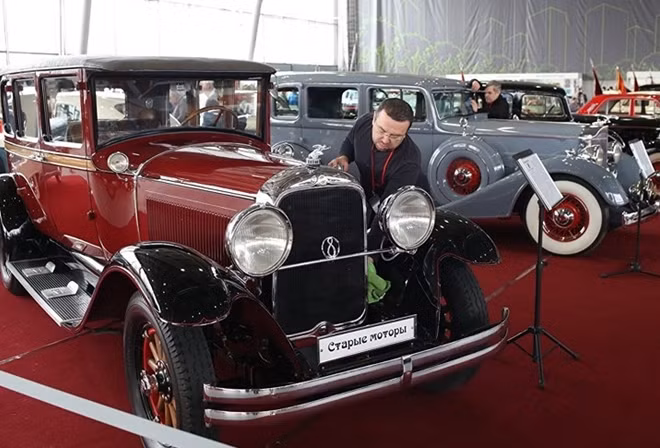 Những chiếc Studebaker President Eight hút khách.
