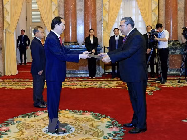Chủ tịch nước Trần Đại Quang tiếp Ngài Mahmoud Hassan Neyel, Đại sứ Ai Cập tại Việt Nam đến trình Quốc thư.