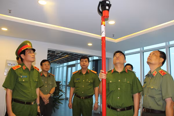 Kiểm tra phương tiện PCCC tại nhà cao tầng.