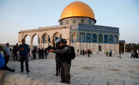 Cảnh sát Israel trấn áp người biểu tình Palestine. Ảnh: Foreign Policy.
