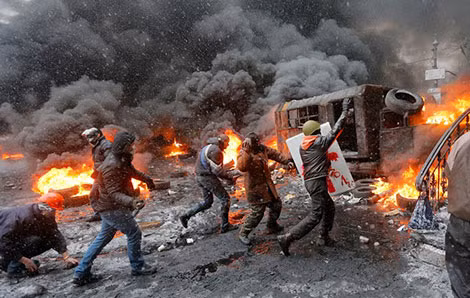 Bạo loạn Maidan đã dìm sâu Ukraine vào cuộc khủng hoảng cho đến nay. Ảnh: AP.