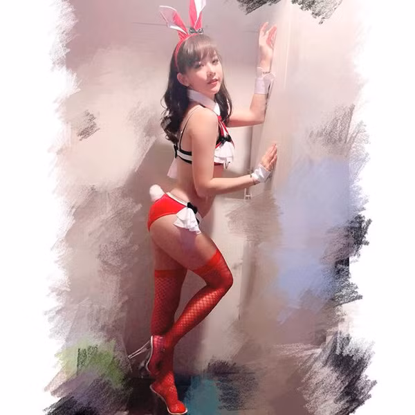 Naomi cũng thường xuyên hóa trang thành các nhân vật trong truyện tranh Nhật Bản.