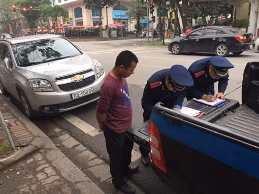 Gia tăng tình trạng dừng đỗ xe sai quy định