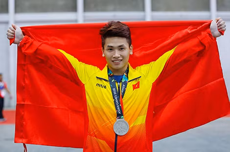 Trịnh Văn Vinh, từ cậu bé chăn bò đến giải vàng thế giới. Trịnh Văn Vinh, từ cậu bé chăn bò đến giải vàng thế giới.
