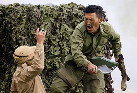 Một chiến binh Gurkha đang luyện tập. Ảnh: Daily Mail.