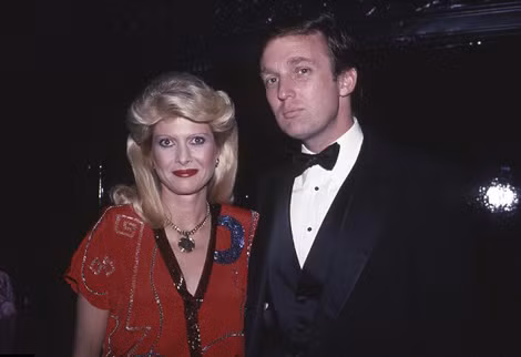 Ông Donald Trump và bà Ivana sau khi cưới nhau năm 1977.