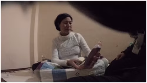 Bà Vũ Thị Dự trò chuyện với PV.