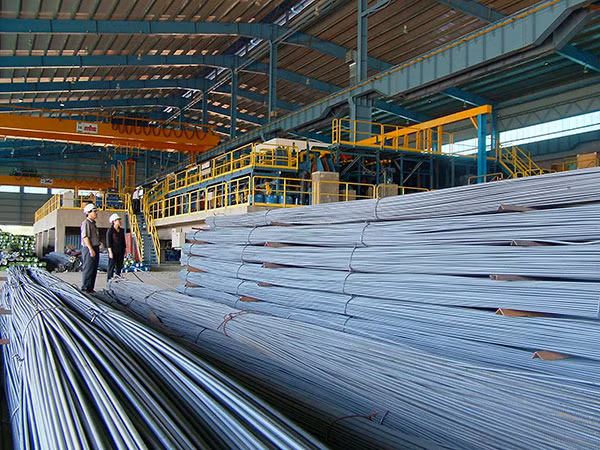 Các chuyên gia lo ngại hàng Trung Quốc “đội lốt” Việt Nam xuất sang Mỹ để tránh thuế như mặt hàng sắt thép.