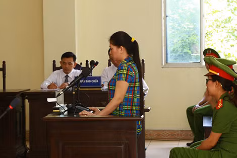 Bị cáo Diễm tại tòa. Bị cáo Diễm tại tòa.
