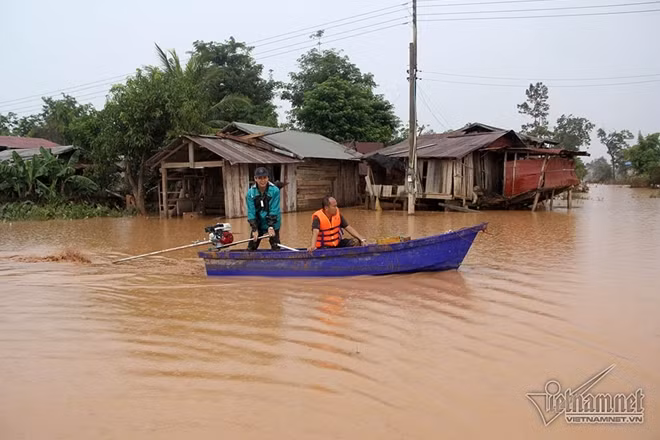 Phương tiện di chuyển duy nhất là xuồng.