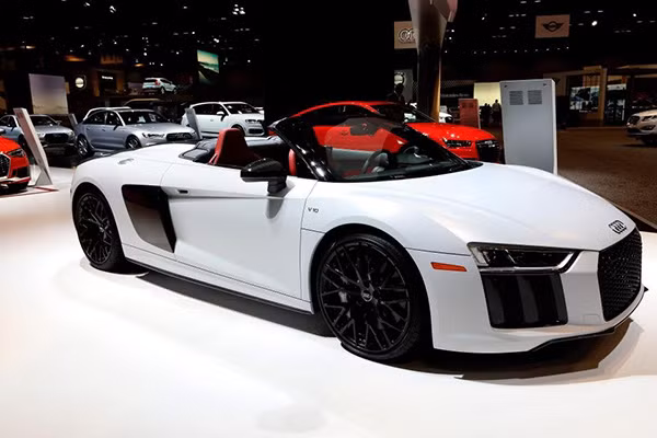 Audi R8 Spyder trị giá 160.000 USD.