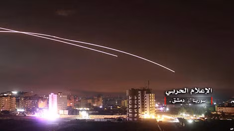 Tên lửa Israel bắn vào các căn cứ của Iran tại Syria hôm 10-5.