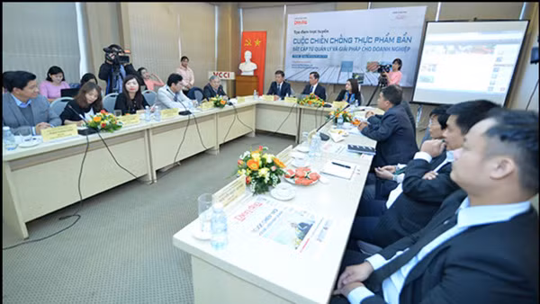 Buổi tọa đàm thu hút sự quan tâm của nhiều nhà quản lý và doanh nghiệp. Buổi tọa đàm thu hút sự quan tâm của nhiều nhà quản lý và doanh nghiệp.