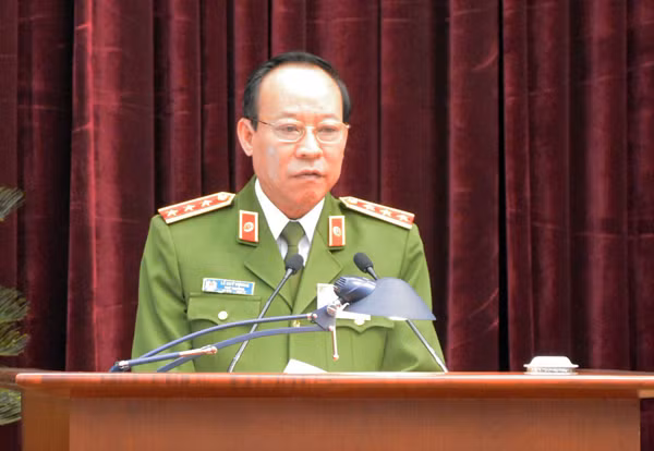 Đồng chí Lê Qúy Vương, Ủy viên Trung ương Đảng, Thứ trưởng Bộ Công an phát biểu thảo luận tại Hội nghị . Đồng chí Lê Qúy Vương, Ủy viên Trung ương Đảng, Thứ trưởng Bộ Công an phát biểu thảo luận tại Hội nghị .