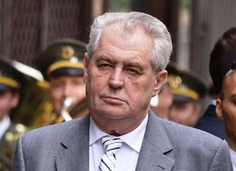 Tổng thống Milos Zeman đang đối mặt khó khăn trong khi phải “cứu” đồng minh Babis. Tổng thống Milos Zeman đang đối mặt khó khăn trong khi phải “cứu” đồng minh Babis.
