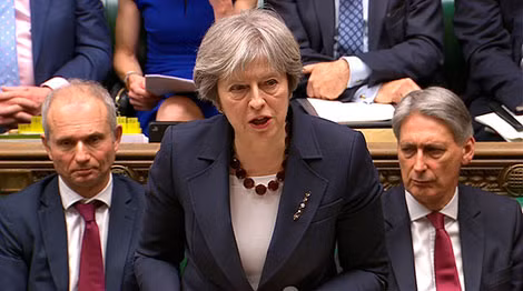Thủ tướng Theresa May phát biểu tại Quốc hội. Ảnh: AP.