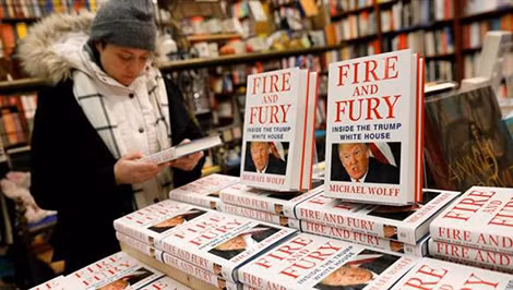 Sách “Lửa và Cuồng nộ: Bên trong Nhà Trắng của Trump” của tác giả Michael Wolff.