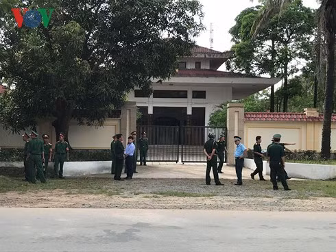 Thi thể hai phi công hi sinh đã được tìm thấy và đưa về nhà tang lễ bệnh viện Quân Y IV.