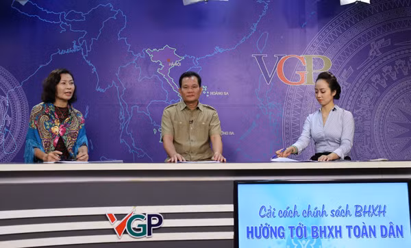 Cải cách chính sách Bảo hiểm xã hội - Hướng tới Bảo hiểm xã hội toàn dân là vấn đề đang được người dân quan tâm. Cải cách chính sách Bảo hiểm xã hội - Hướng tới Bảo hiểm xã hội toàn dân là vấn đề đang được người dân quan tâm.