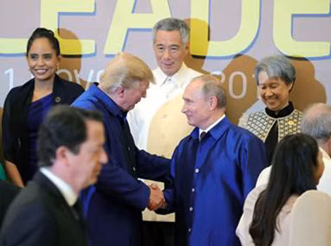 Tổng thống Putin và người đồng cấp Mỹ Trump tại thượng đỉnh APEC tổ chức tại Đà Nẵng năm 2017.