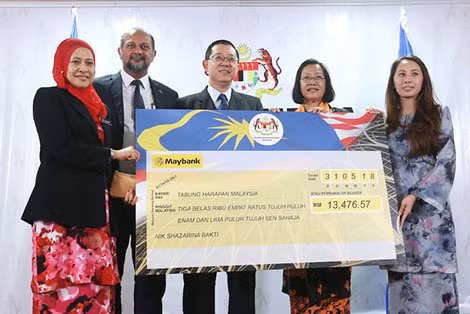 Bộ Tài chính Malaysia công bố số tiền người dân đóng góp cho Quỹ Hy vọng trong ngày đầu vận động. Ảnh: Malaysia-chronicle.